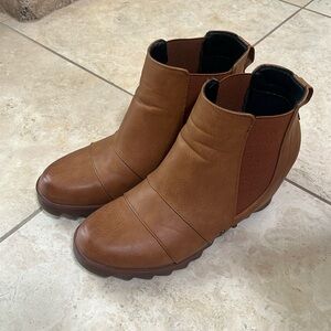 Wedge ankle boots, size 9